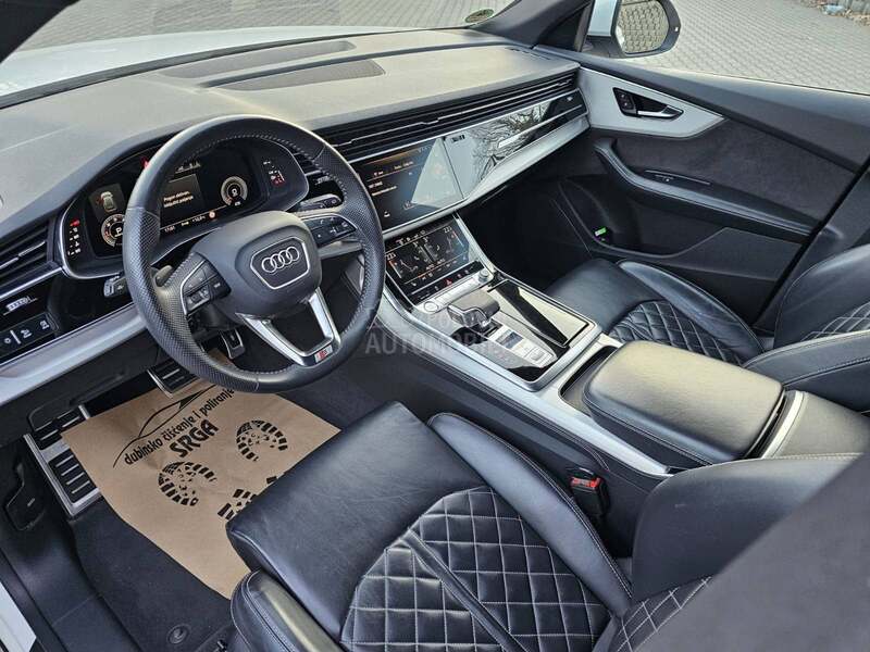 Audi Q8 S line