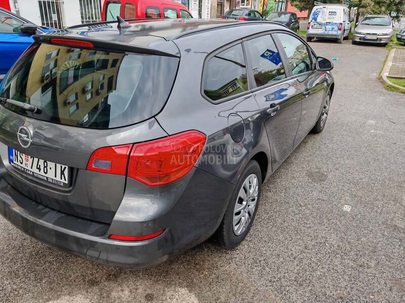 Opel Astra J 