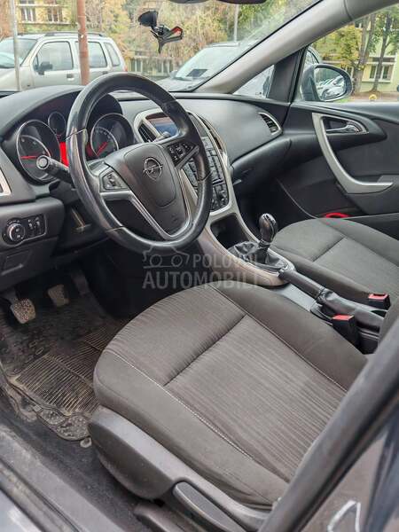 Opel Astra J 