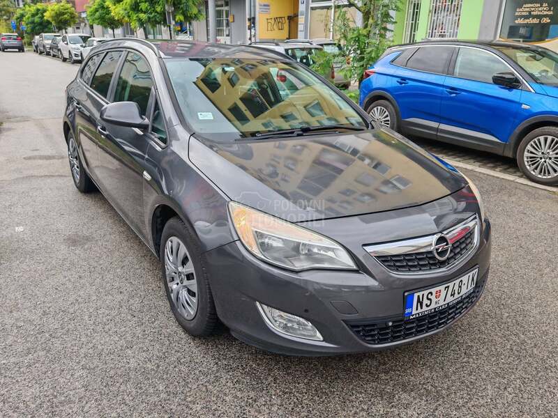Opel Astra J 