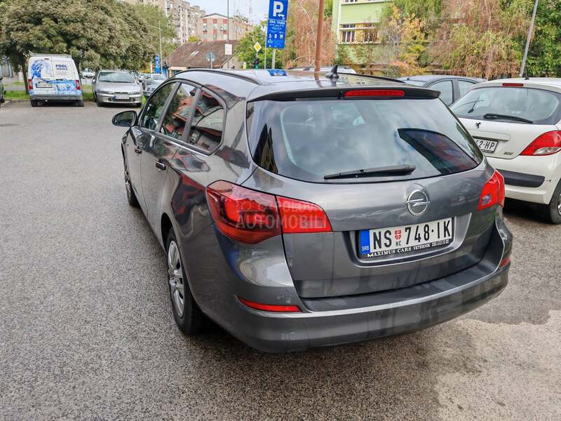Opel Astra J 