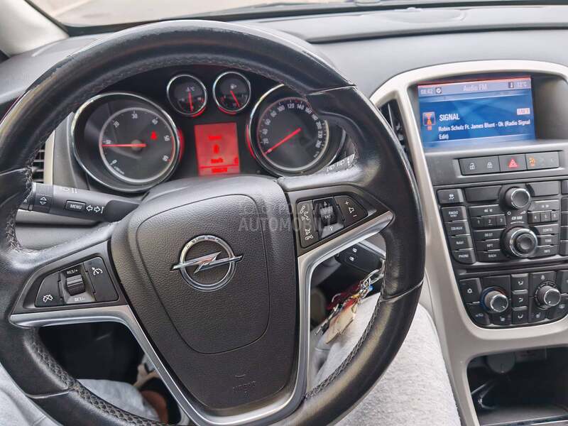 Opel Astra J 