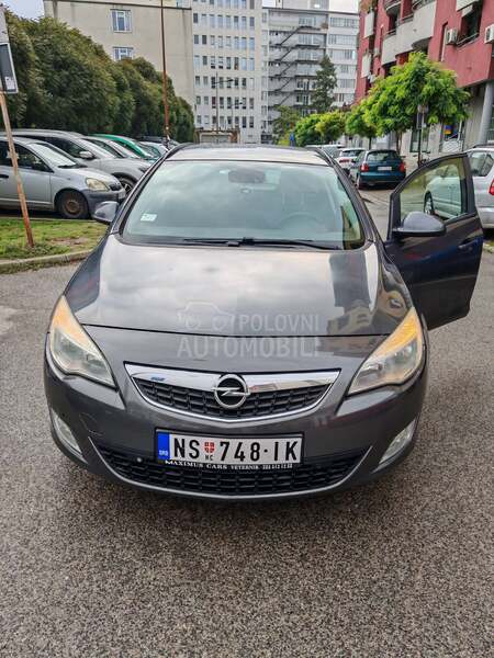 Opel Astra J 