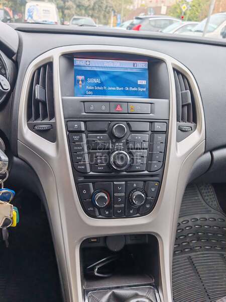 Opel Astra J 