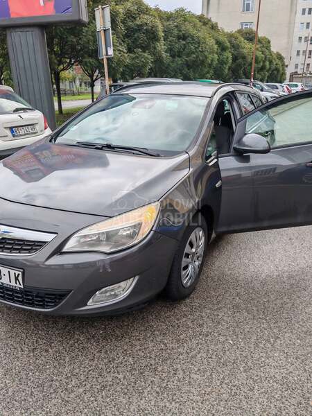 Opel Astra J 