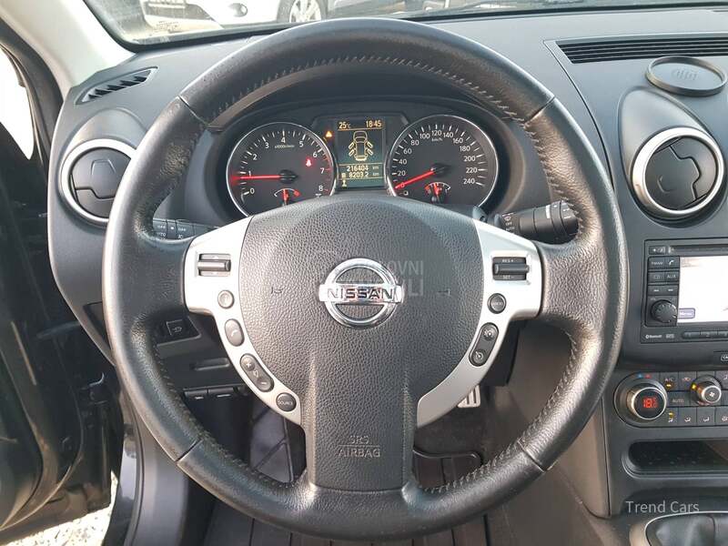 Nissan Qashqai 1.6 b P A N O KOZA
