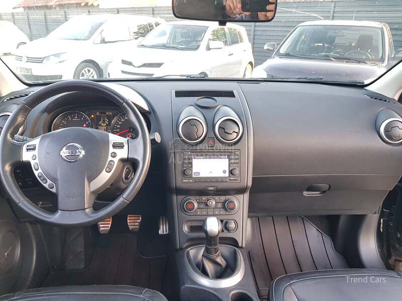 Nissan Qashqai 1.6 b P A N O KOZA