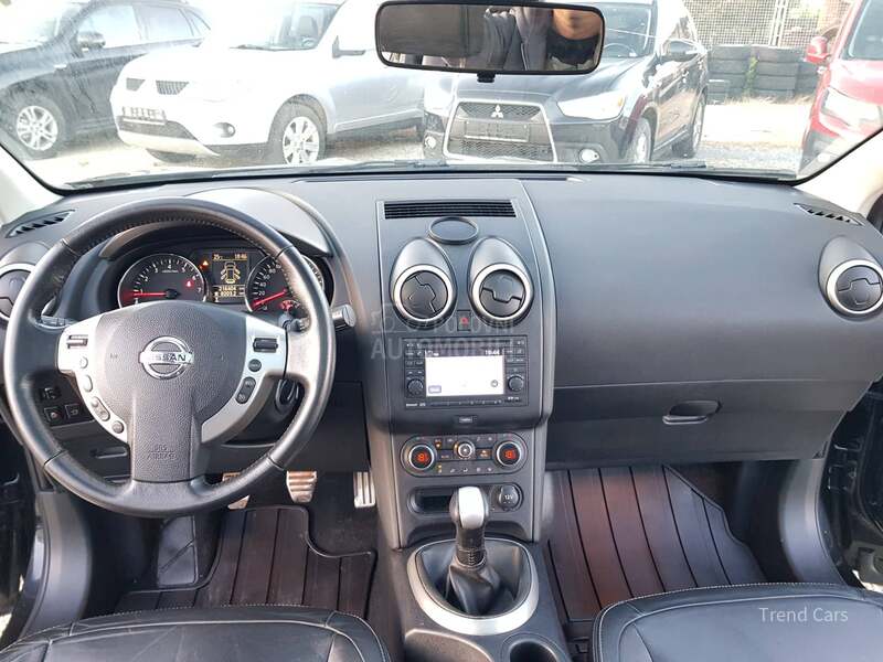 Nissan Qashqai 1.6 b P A N O KOZA