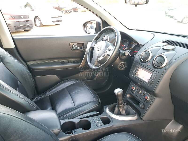 Nissan Qashqai 1.6 b P A N O KOZA