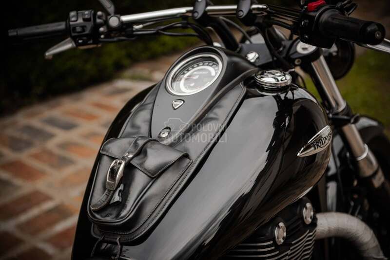 Triumph Thunderbird Storm