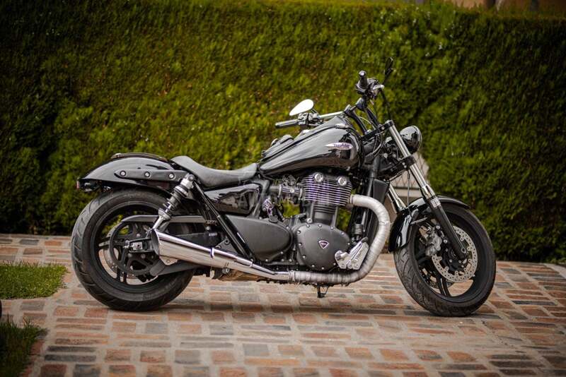 Triumph Thunderbird Storm