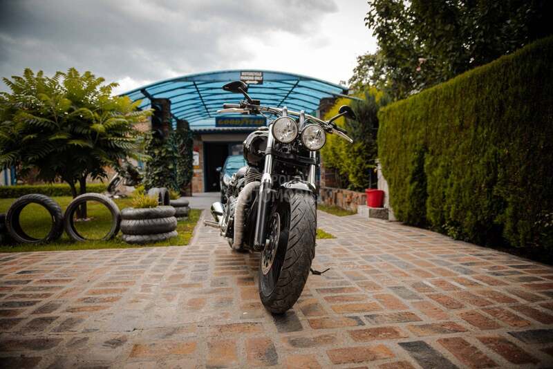 Triumph Thunderbird Storm