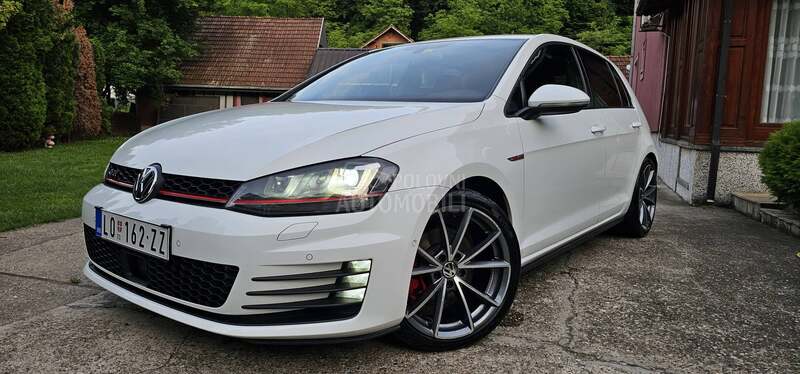 Volkswagen Golf 7 GTI DSG