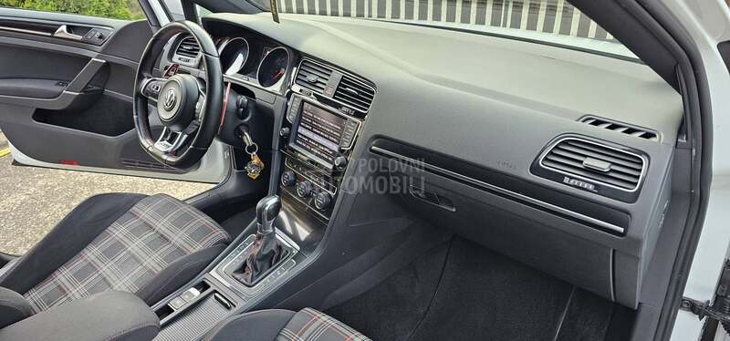 Volkswagen Golf 7 GTI DSG
