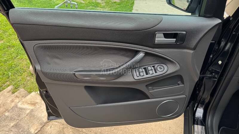 Ford Kuga 2.0TDCI//TITANIUM//