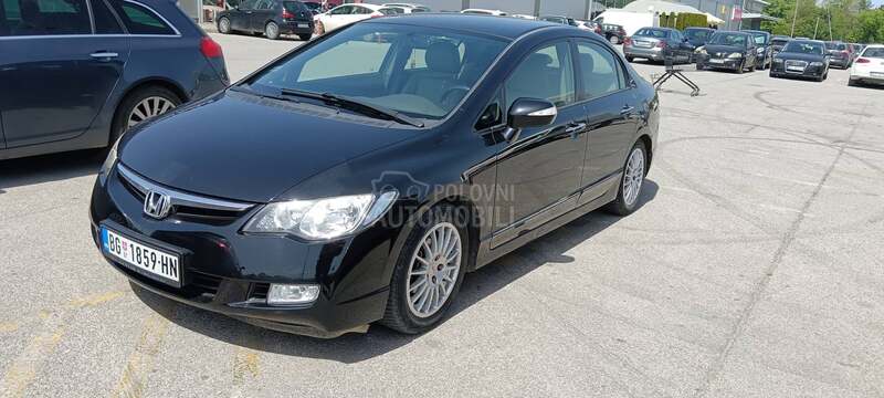 Honda Civic 1.3  ima. ZA CR V