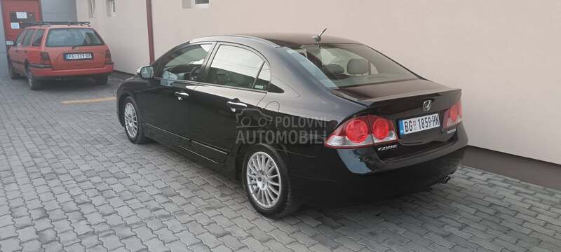 Honda Civic 1.3  ima. ZA CR V