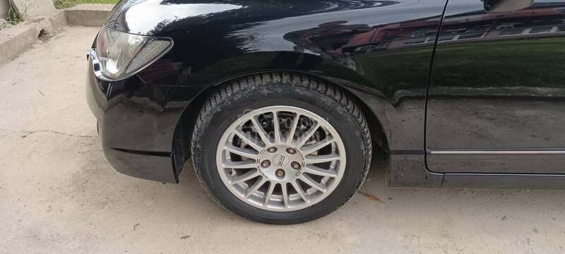Honda Civic 1.3  ima. ZA CR V