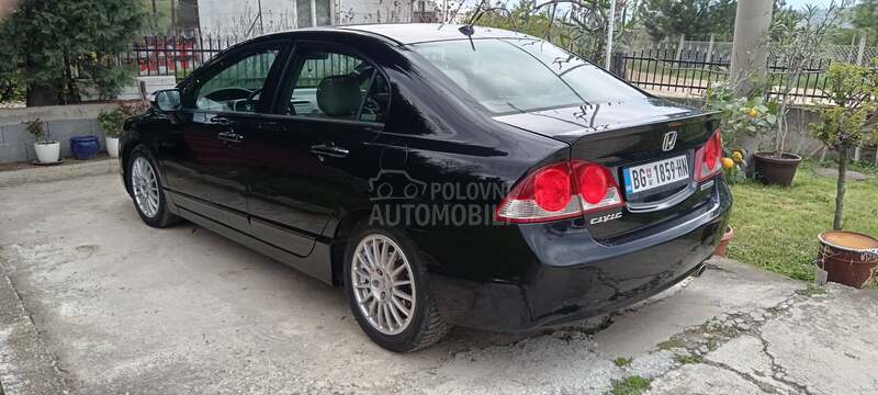Honda Civic 1.3  ima. ZA CR V