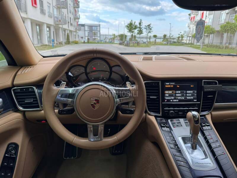 Porsche Panamera 