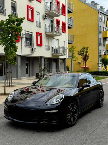 Porsche Panamera 