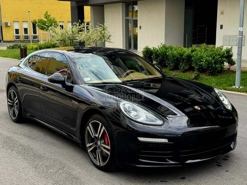 Porsche Panamera 