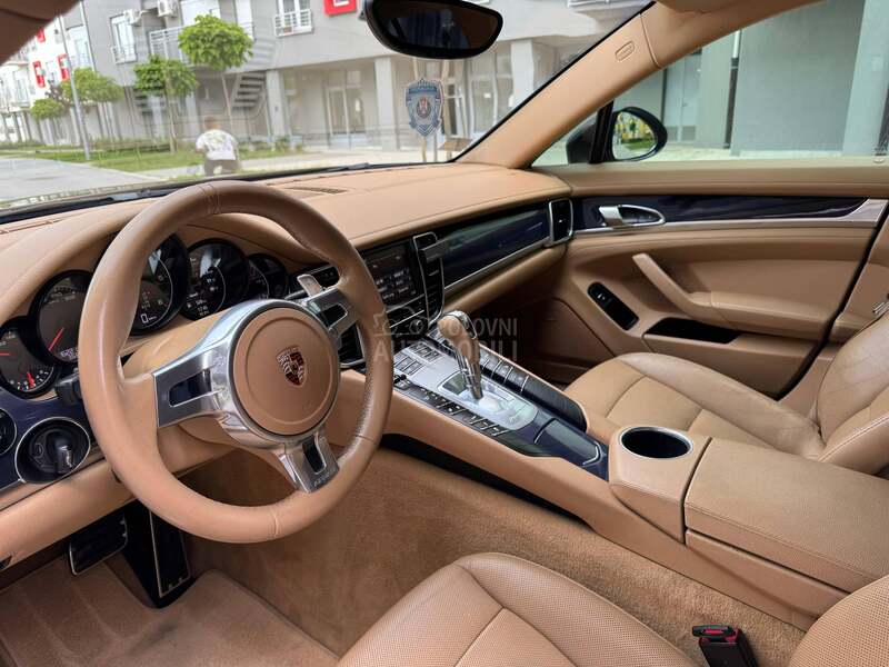 Porsche Panamera 