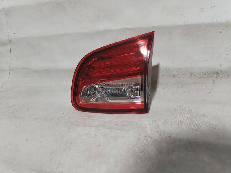 Desno stop svetlo u gepeku