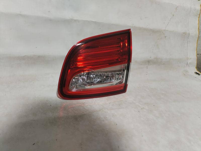 Desno stop svetlo u gepeku