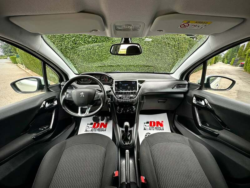 Peugeot 208 SIGNATURE CH