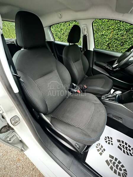 Peugeot 208 SIGNATURE CH