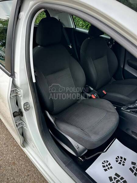 Peugeot 208 SIGNATURE CH