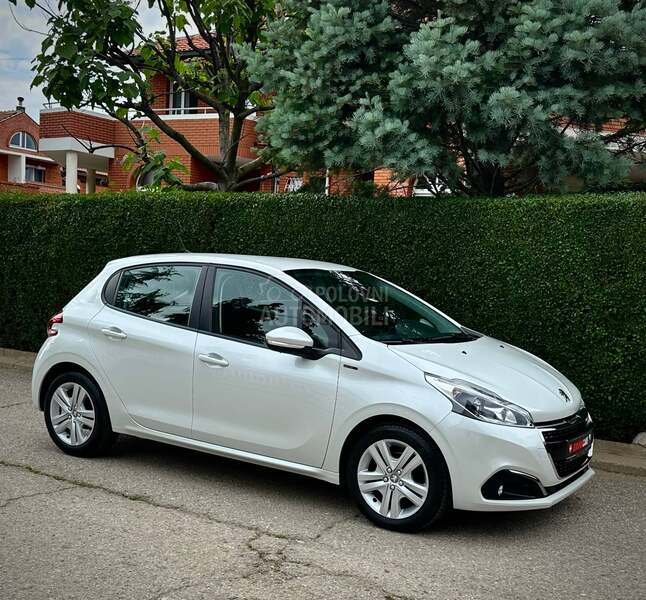 Peugeot 208 SIGNATURE CH