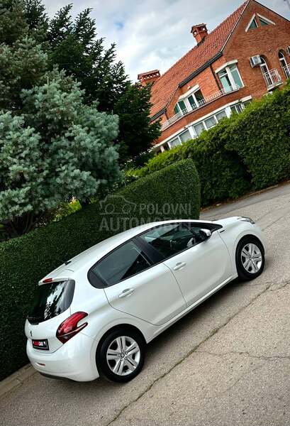 Peugeot 208 SIGNATURE CH