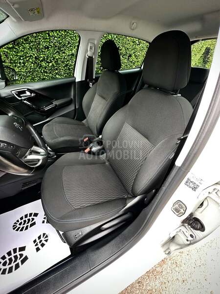 Peugeot 208 SIGNATURE CH