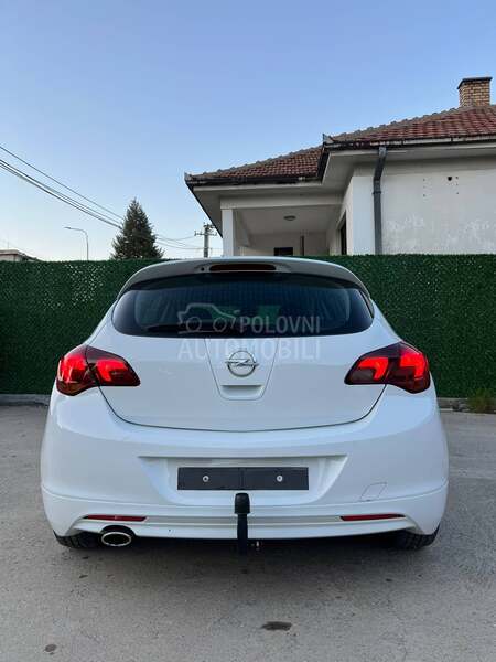 Opel Astra J OPC line O P I S