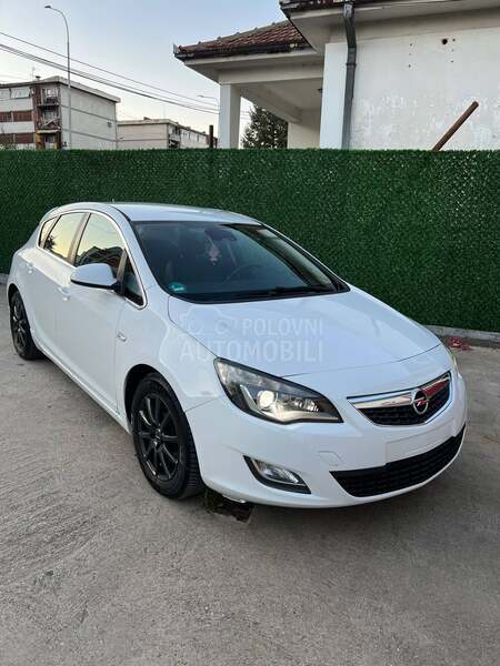 Opel Astra J OPC line O P I S