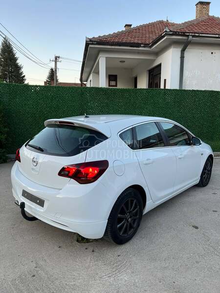Opel Astra J OPC line O P I S