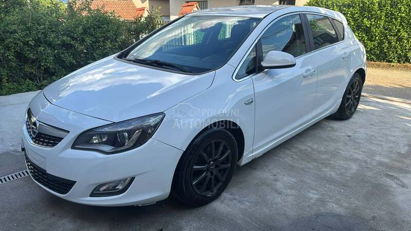 Opel Astra J OPC line O P I S