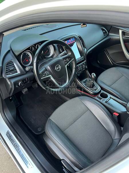 Opel Astra J OPC line O P I S
