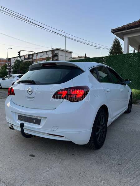Opel Astra J OPC line O P I S