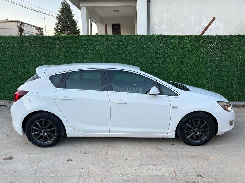 Opel Astra J OPC line O P I S