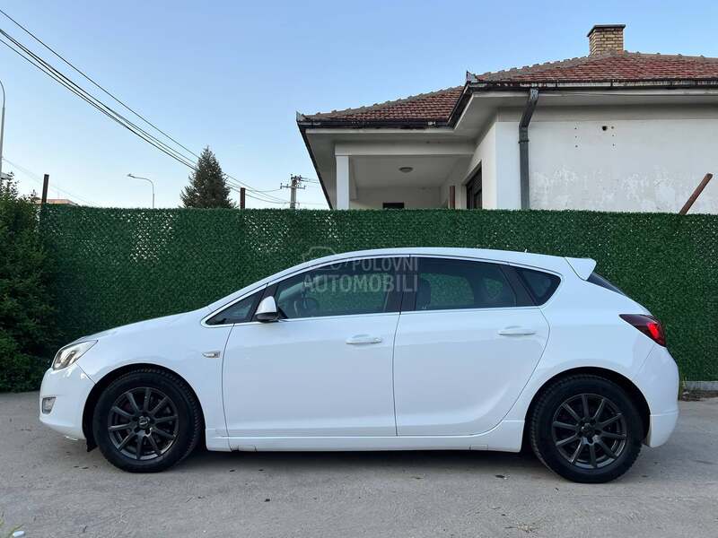 Opel Astra J OPC line O P I S