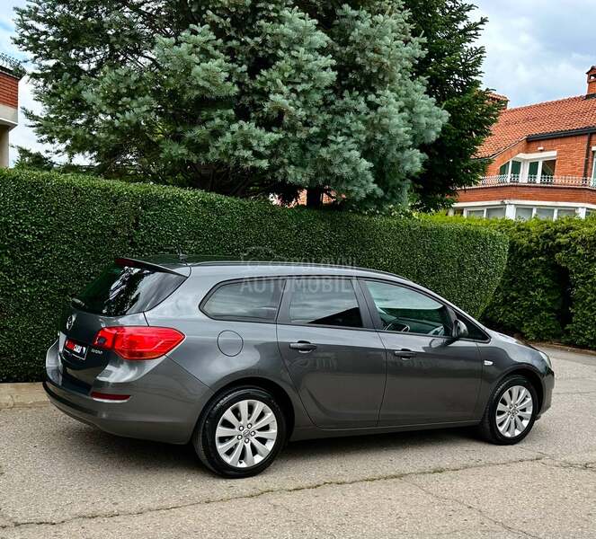 Opel Astra J ENJOY CH