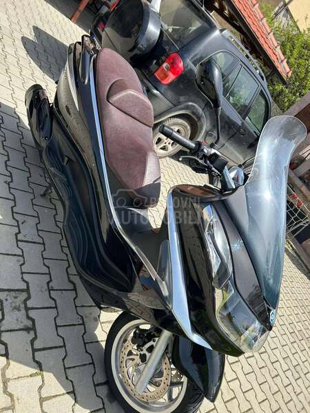 Piaggio X10