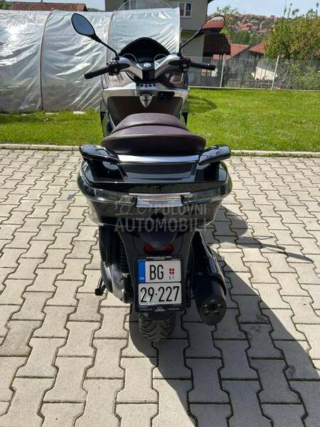 Piaggio X10