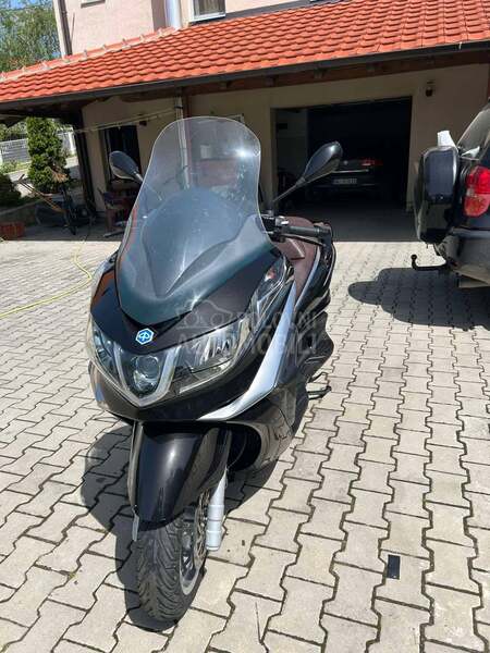 Piaggio X10