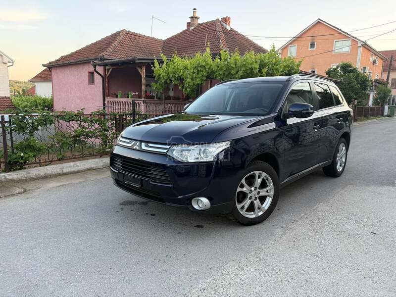 Mitsubishi Outlander 2.2 D 7 SED CH