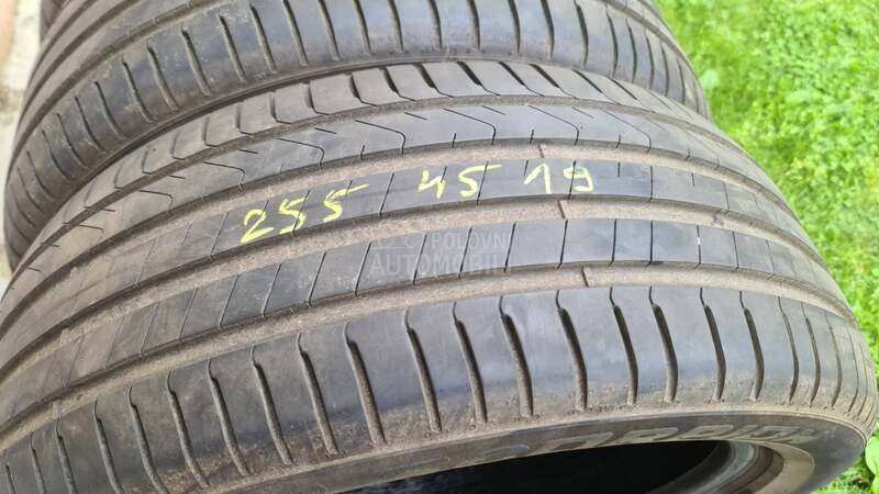 Pirelli 255/45 R19 Letnja