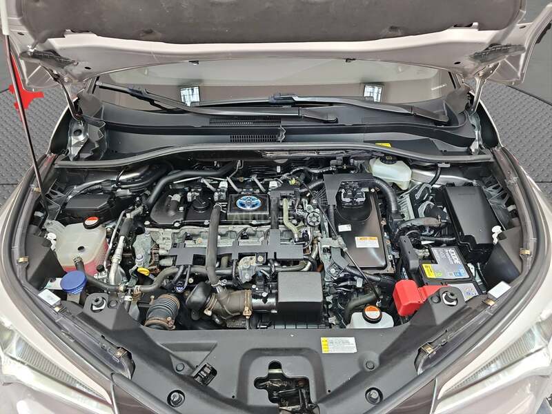 Toyota C-HR HYBRID/T0P